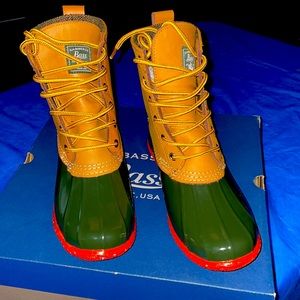 Bass green rain boots, size 7m, worn twice